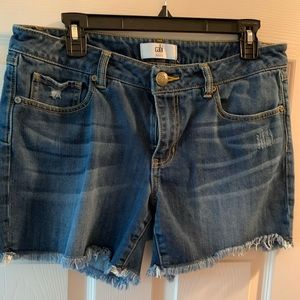 Cabi spring Tomboy Short distressed sz 8